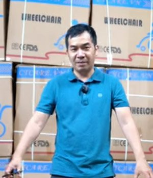 CTCARE in Saigon refused a disabled girl who traveled 300 km to buy a wheelchair battery