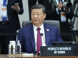 China’s Xi takes centre stage at APEC, meets leaders as Trump snubs forum